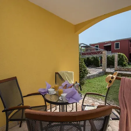Villas Faro Basanija Exterior photo